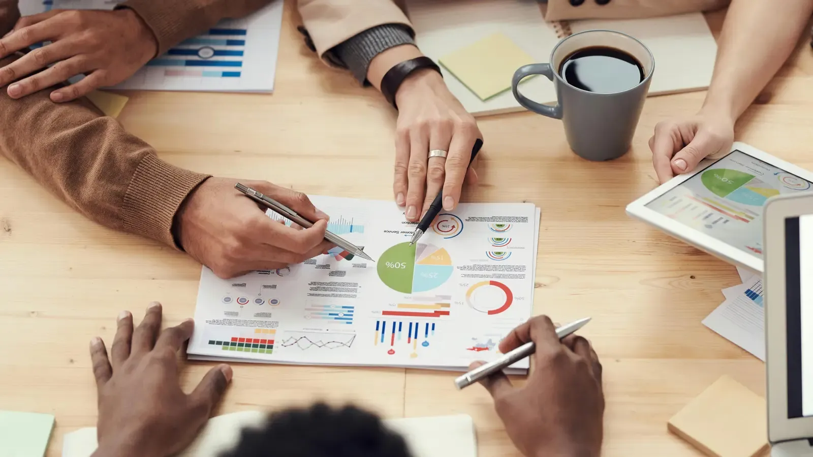 IT advisors and a client reviewing performance charts in a working session